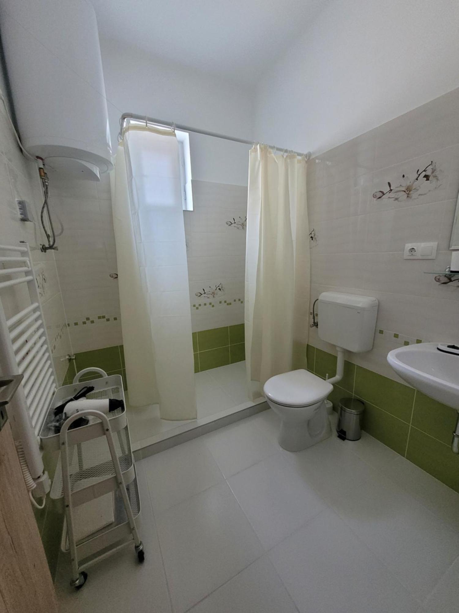 Azta Central Apartments ヘーヴィーズ エクステリア 写真