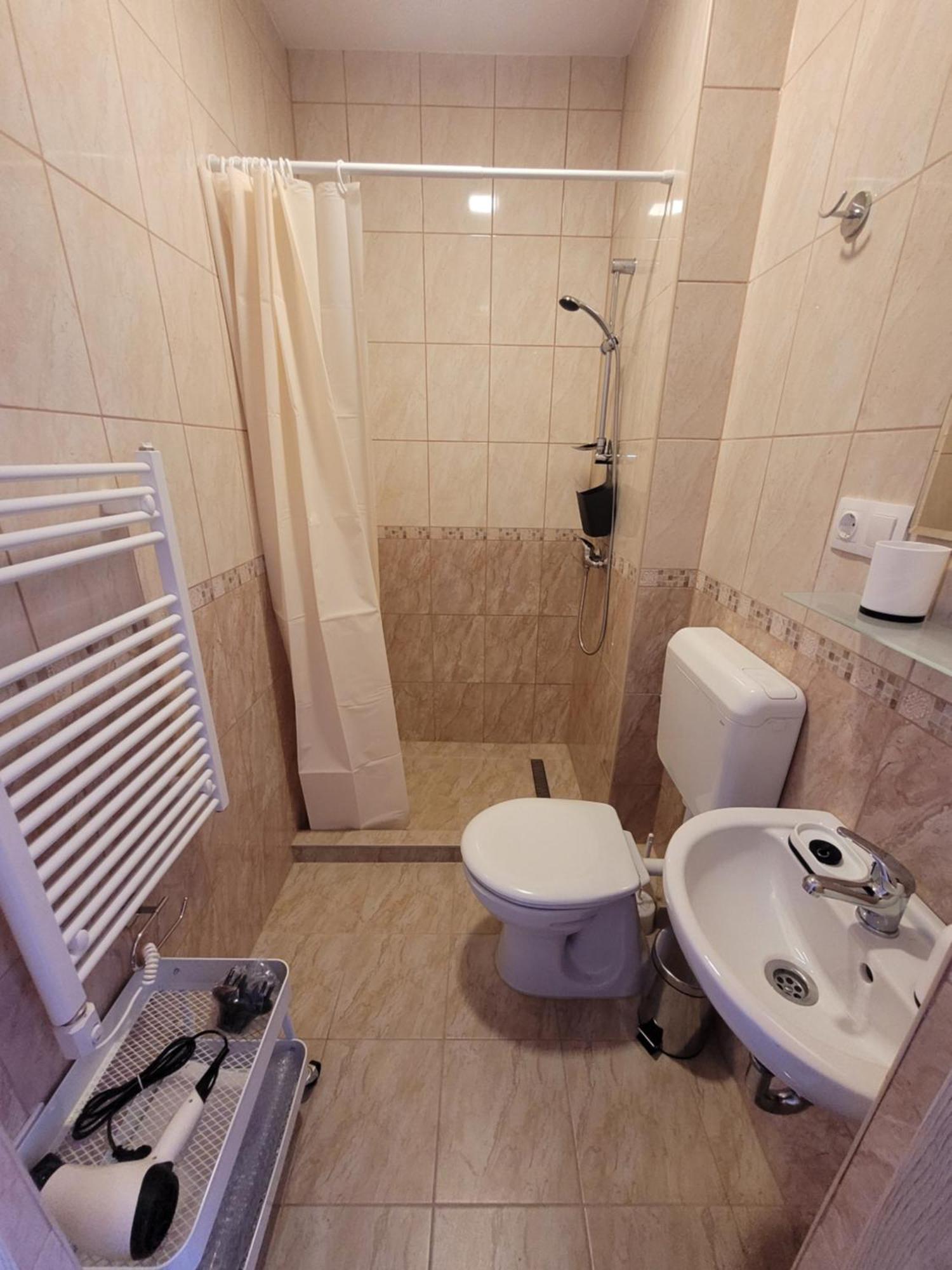 Azta Central Apartments ヘーヴィーズ エクステリア 写真